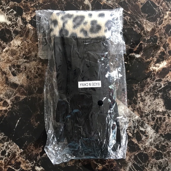 Leopard Print Felt Gloves - Picture 4 of 4